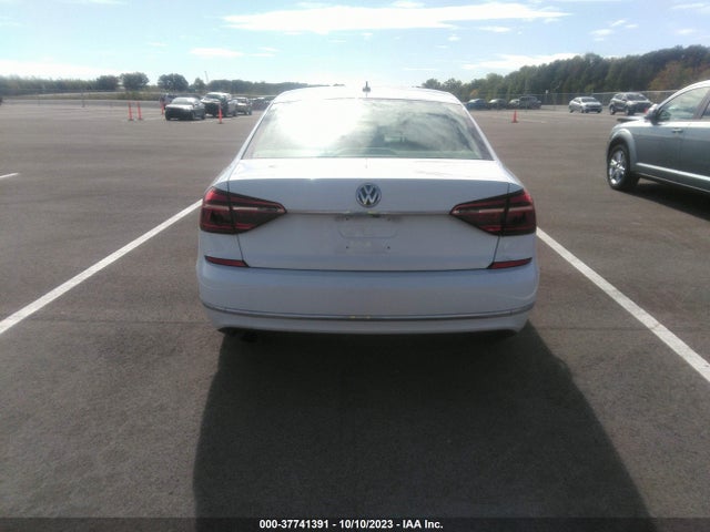 1VWAT7A35HC060215 Volkswagen Passat 1.8t S