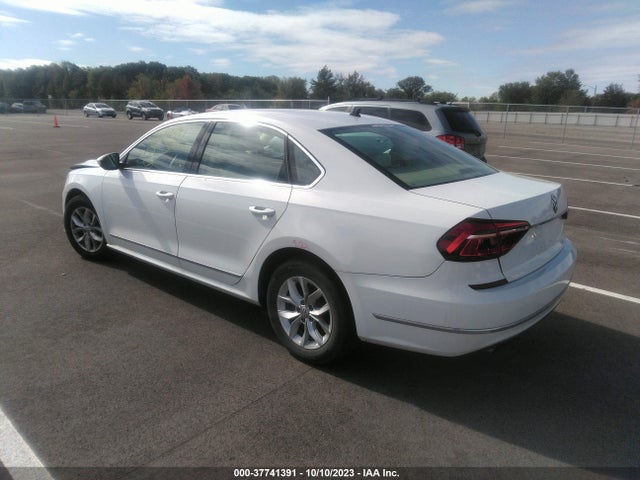 1VWAT7A35HC060215 Volkswagen Passat 1.8t S