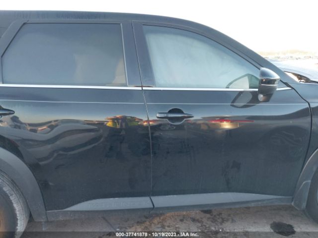 5N1DR3AA8NC242374 Nissan Pathfinder S 2wd
