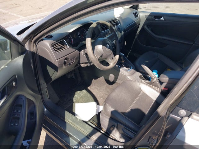 3VWD17AJ7EM363623 Volkswagen Jetta Sedan Se
