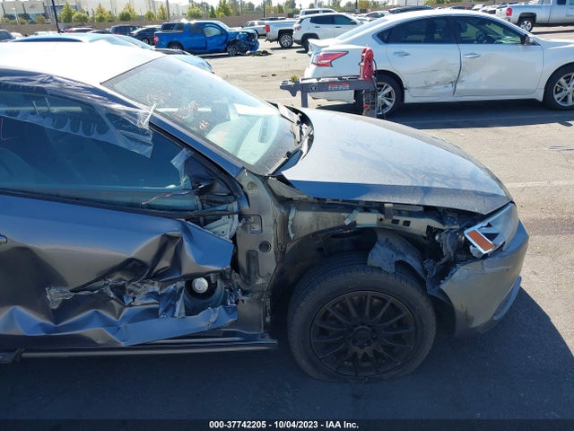 3VWD17AJ7EM363623 Volkswagen Jetta Sedan Se