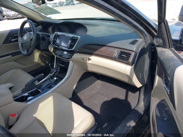 2017 HONDA ACCORD HYBRID TOURING VIN: JHMCR6F7XHC011011