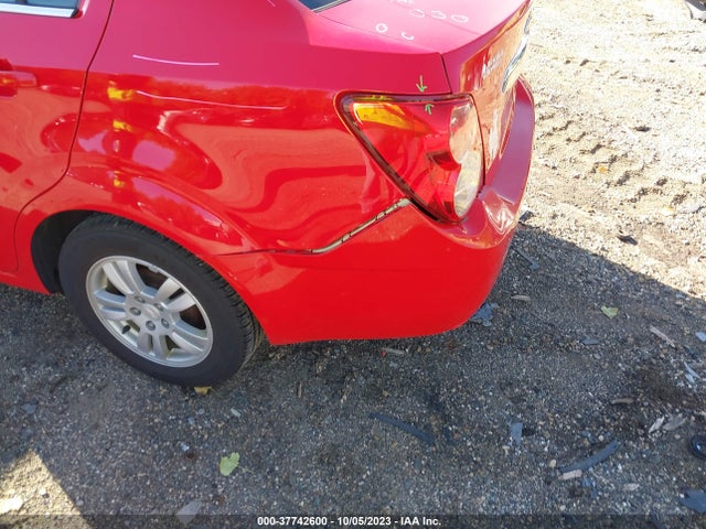 Chevrolet SONIC LT 2014 1G1JC5SH6E4130255 Image 6