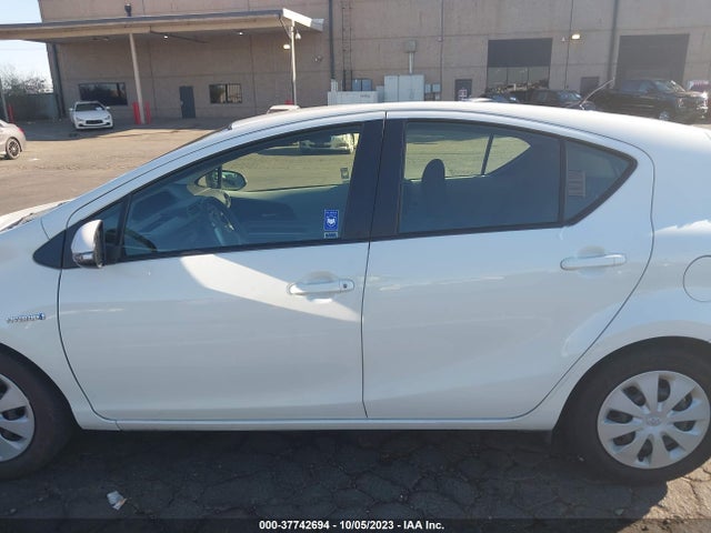 Toyota Prius C One/three/two/four 2014 JTDKDTB30E1561189 Image 15