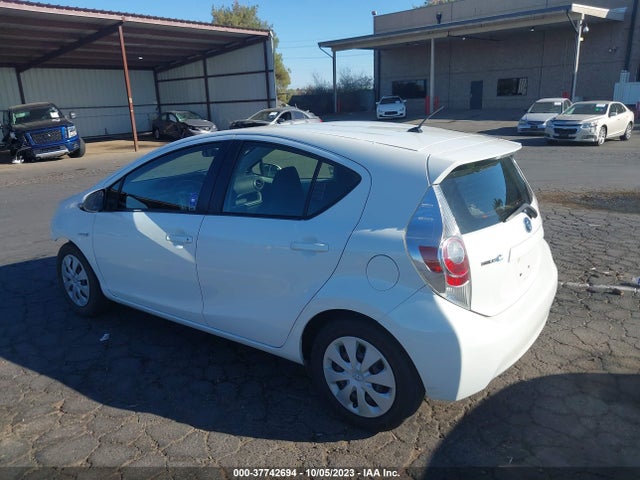 Toyota Prius C One/three/two/four 2014 JTDKDTB30E1561189 Image 3