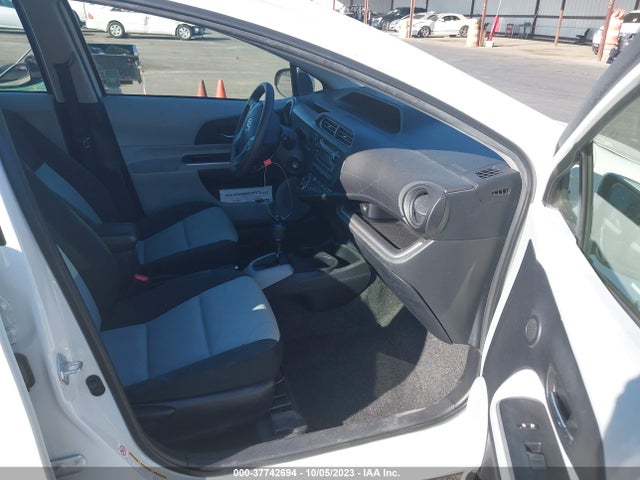 Toyota Prius C One/three/two/four 2014 JTDKDTB30E1561189 Image 5