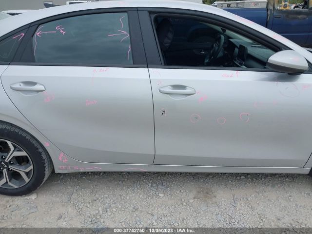 3KPF24AD2ME372496 KIA Forte Lxs