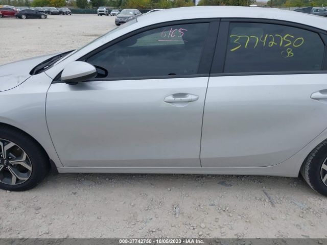 3KPF24AD2ME372496 KIA Forte Lxs