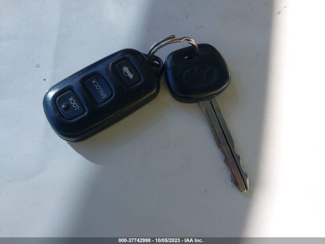 2001 TOYOTA AVALON XL W/BUCKET SEATS VIN: 4T1BF28B51U145243