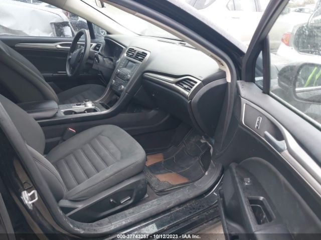 3FA6P0H78HR176786 Ford FUSION SE