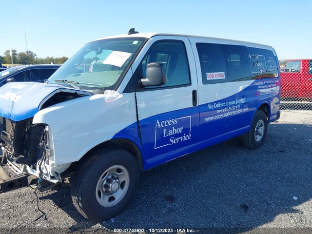Chevrolet Express Passenger Lt 2018 1GAWGFFG0J1257760 Image 2