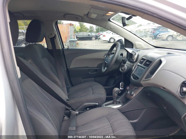 Chevrolet SONIC LT 2016 1G1JC5SH5G4152590 Image 5