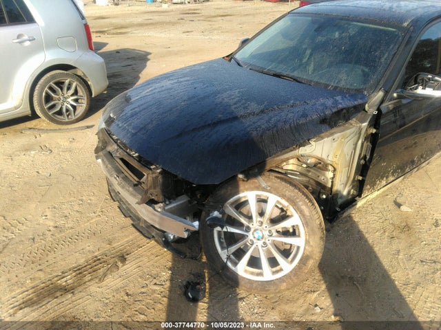 WBA8E1G52GNT35752 BMW 3 Series 320i