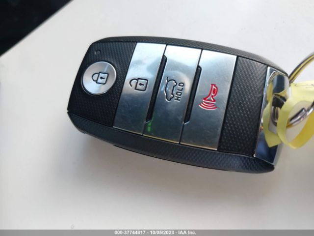 KNDCC3LC4H5088724 KIA NIRO EX
