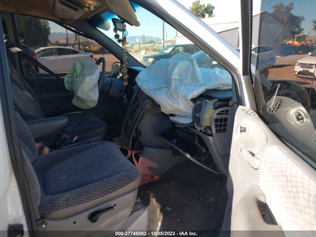 1998 DODGE GRAND CARAVAN SE VIN: 2B4GP44R3WR703565