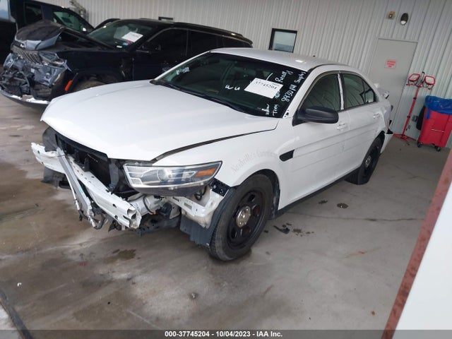 Ford POLICE INTERCEPTOR SEDAN 2018 1FAHP2L89JG143653 Image 2