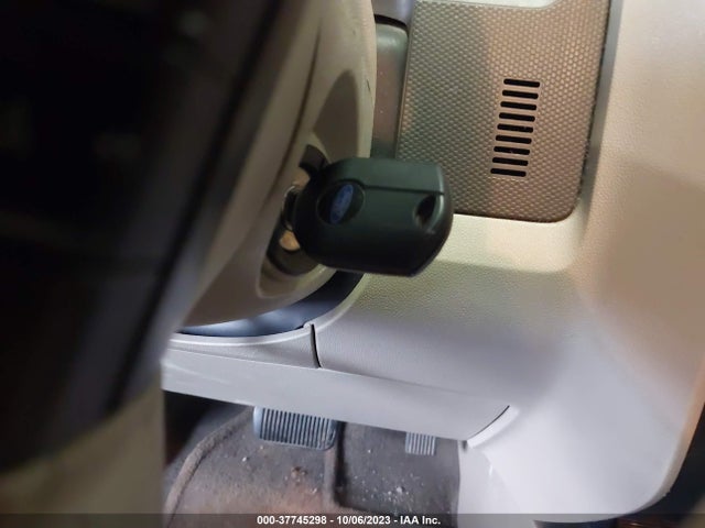 2009 FORD ESCAPE XLS VIN: 1FMCU02709KB40350
