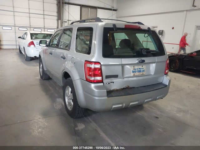 2009 FORD ESCAPE XLS VIN: 1FMCU02709KB40350