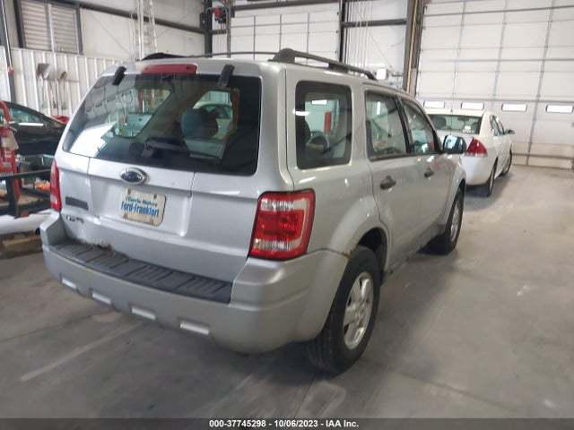 2009 FORD ESCAPE XLS VIN: 1FMCU02709KB40350