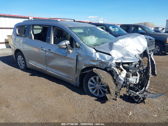 2019 CHRYSLER PACIFICA TOURING L VIN: 2C4RC1BG3KR548307