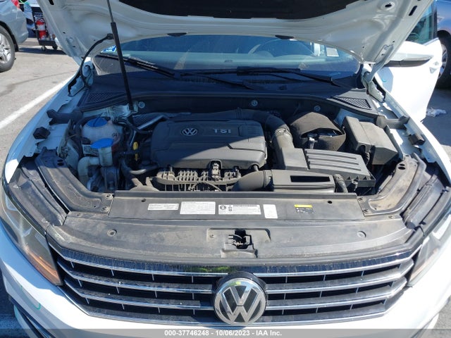 1VWBT7A31HC015812 Volkswagen Passat 1.8t Se