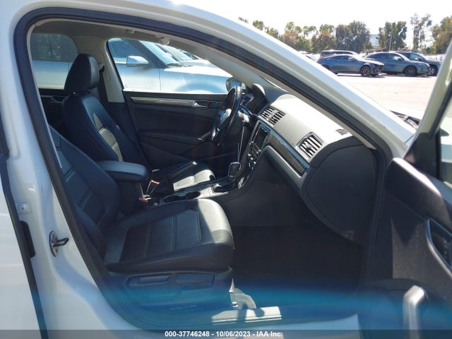 1VWBT7A31HC015812 Volkswagen Passat 1.8t Se