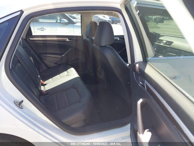 1VWBT7A31HC015812 Volkswagen Passat 1.8t Se
