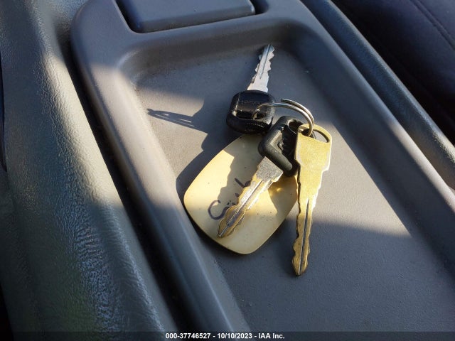 1996 GMC SUBURBAN K1500 VIN: 3GKFK16R3TG504935