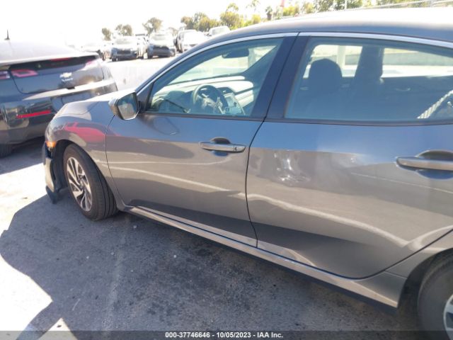 SHHFK7H24JU427041 Honda Civic Hatchback Lx