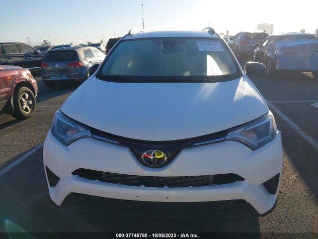 Toyota RAV4 LE 2018 JTMZFREV6JJ182877 Image 12