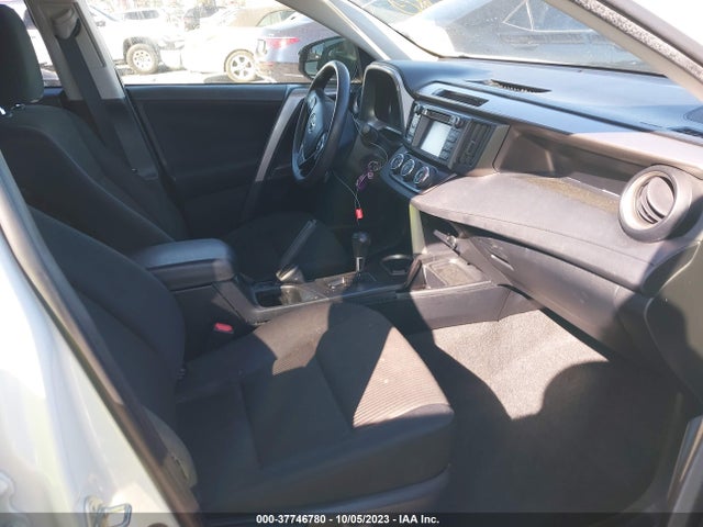 Toyota RAV4 LE 2018 JTMZFREV6JJ182877 Image 5