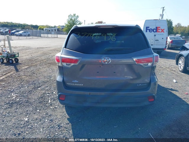Toyota Highlander Le 2015 5TDBKRFH9FS128232 Image 16