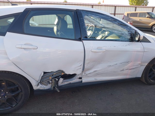 2016 FORD FOCUS SE VIN: 1FADP3K24GL363624
