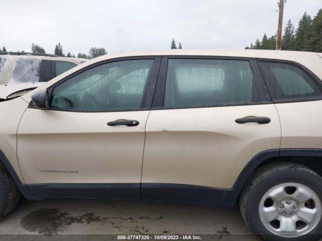 1C4PJMAB6FW592982 Jeep Cherokee Sport
