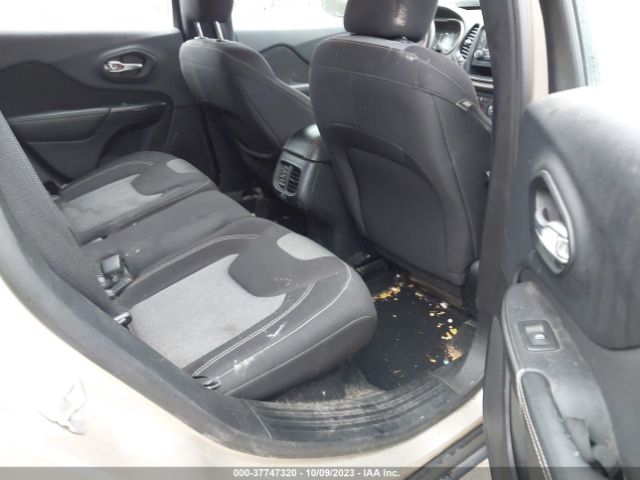 1C4PJMAB6FW592982 Jeep Cherokee Sport