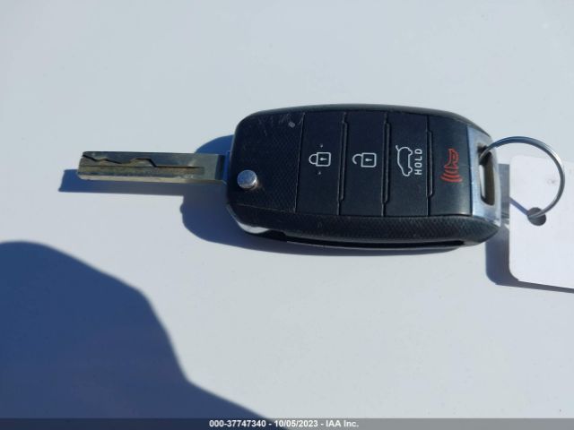 5XYPGDA56KG462717 KIA Sorento Lx V6