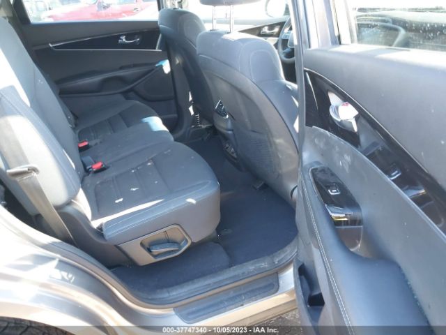 5XYPGDA56KG462717 KIA Sorento Lx V6