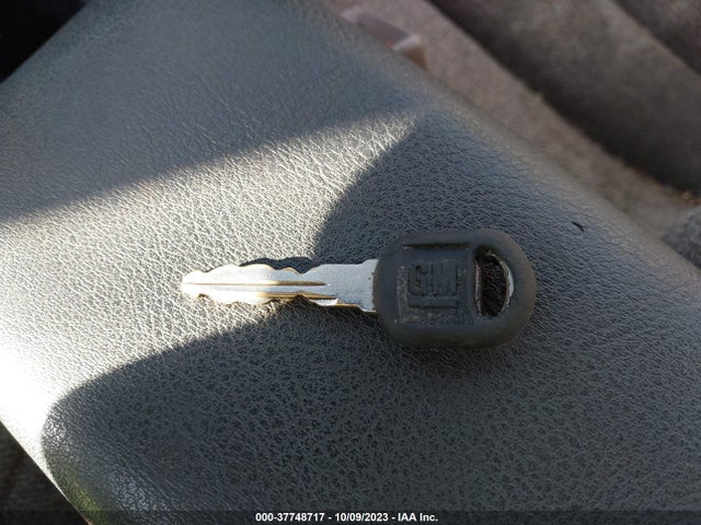 2001 CHEVROLET CAVALIER VIN: 1G1JC524717261037