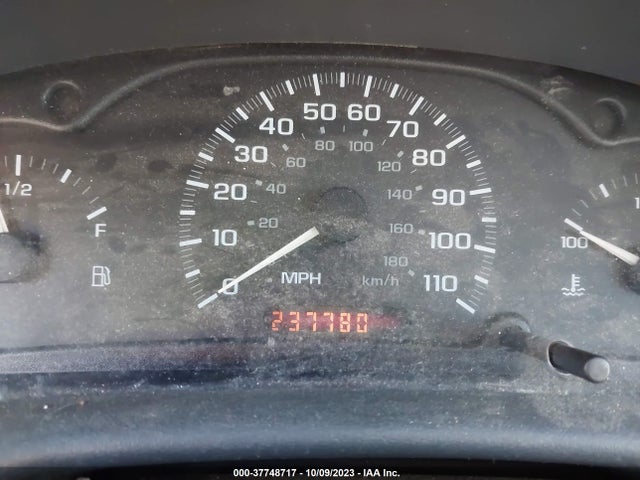 2001 CHEVROLET CAVALIER VIN: 1G1JC524717261037