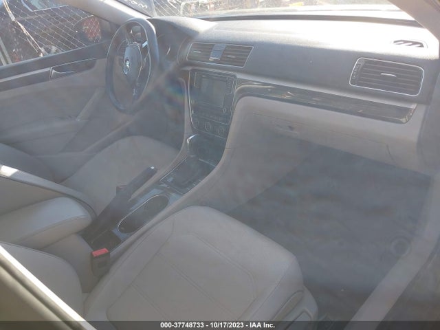 1VWBA7A36JC047960 Volkswagen Passat 2.0t Se