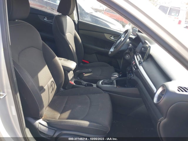 2019 KIA FORTE LXS VIN: 3KPF24AD8KE099688
