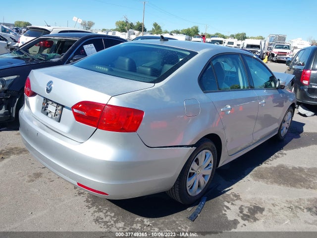 3VWD17AJ9EM360898 Volkswagen Jetta Sedan Se