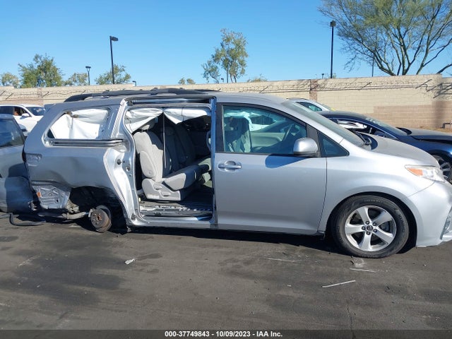 Toyota SIENNA LE 2018 5TDKZ3DC9JS922592 Image 14