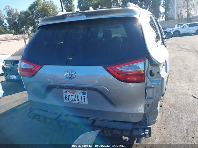 Toyota SIENNA LE 2018 5TDKZ3DC9JS922592 Image 17