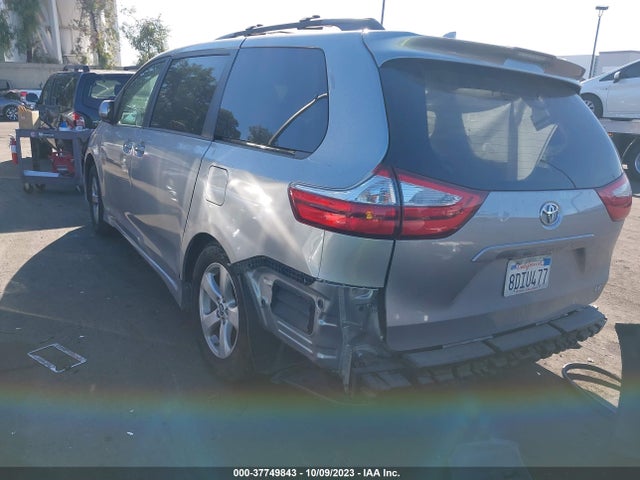 Toyota SIENNA LE 2018 5TDKZ3DC9JS922592 Image 3