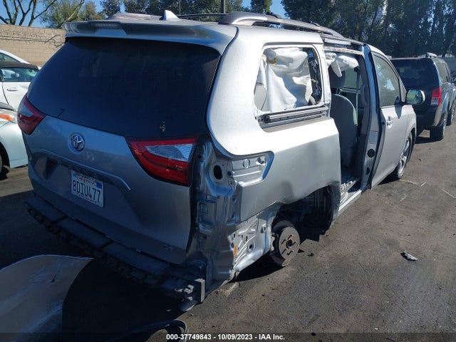 Toyota SIENNA LE 2018 5TDKZ3DC9JS922592 Image 4