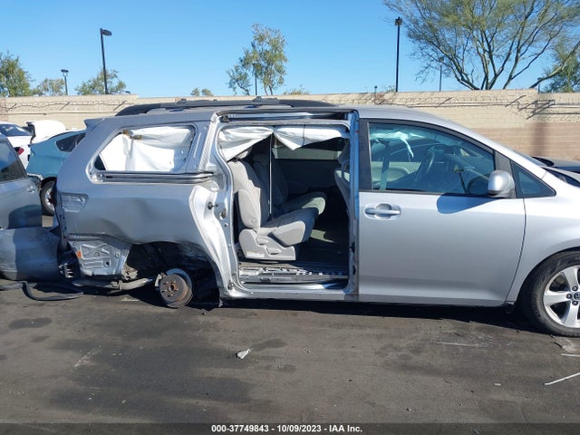 Toyota SIENNA LE 2018 5TDKZ3DC9JS922592 Image 6