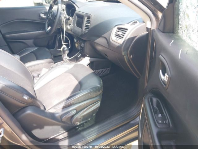 3C4NJCBB6KT851700 Jeep Compass Latitude