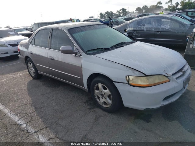 2000 HONDA ACCORD SDN EX W/LEATHER VIN: 1HGCG1658YA032915