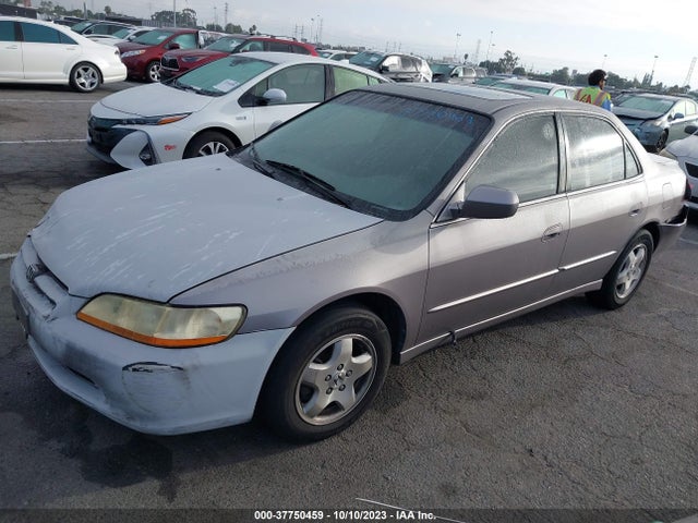 2000 HONDA ACCORD SDN EX W/LEATHER VIN: 1HGCG1658YA032915